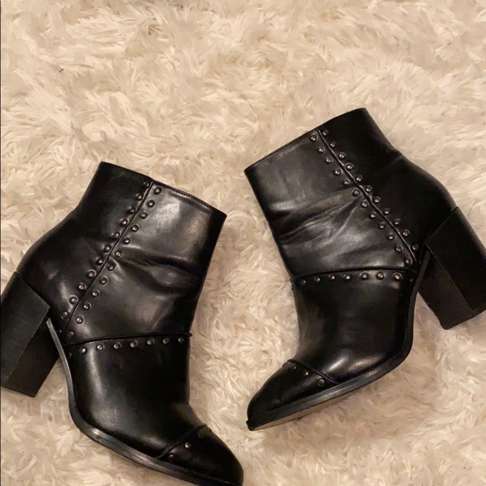 Report Jael Boots